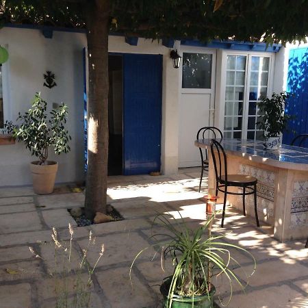 Seb&Laeti Guesthouse Saint-Laurent-dʼAigouze 外观 照片