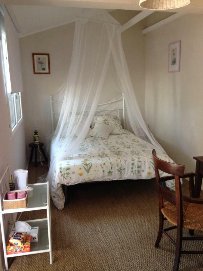 Seb&Laeti Guesthouse Saint-Laurent-dʼAigouze 外观 照片