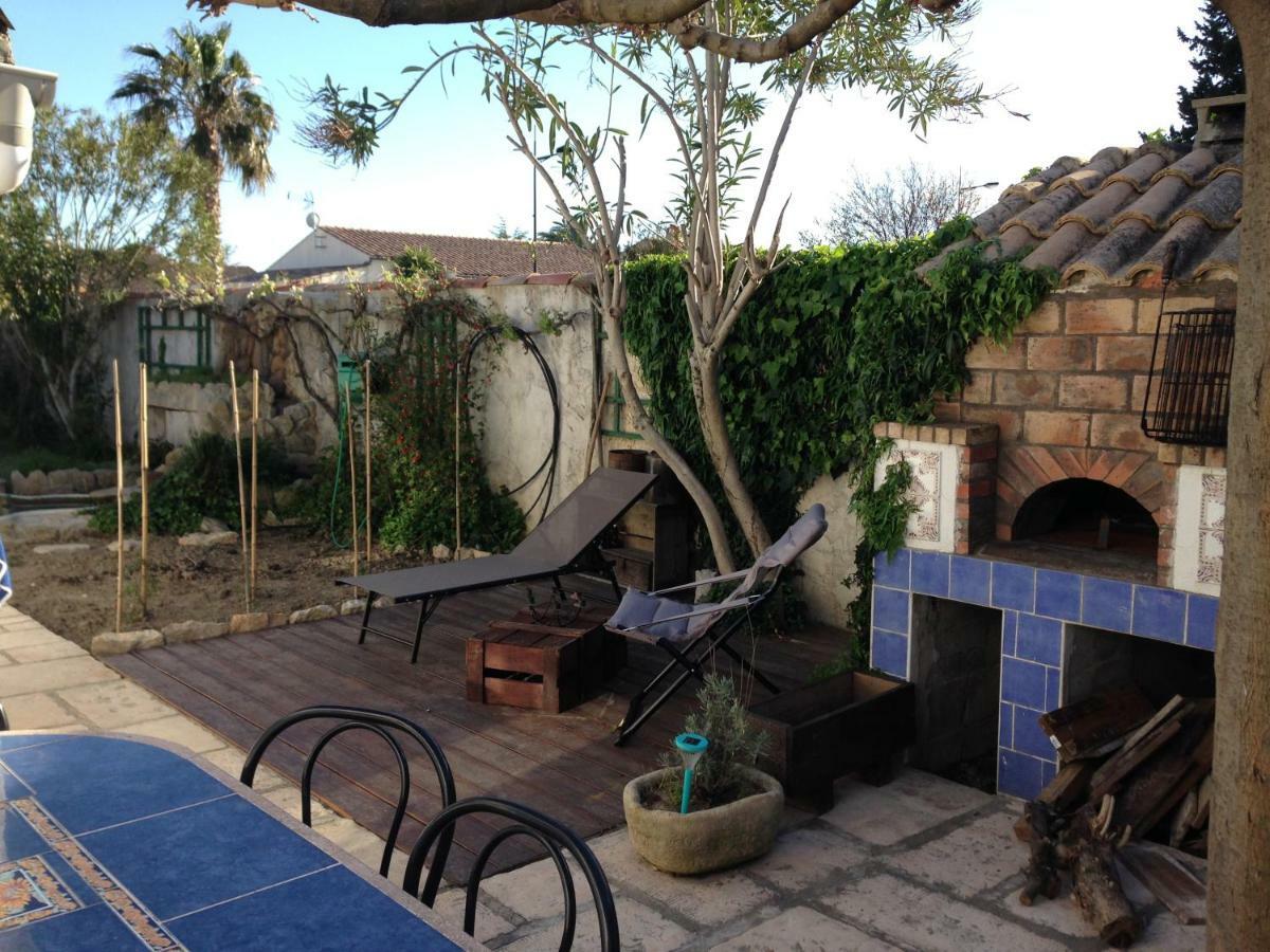 Seb&Laeti Guesthouse Saint-Laurent-dʼAigouze 外观 照片