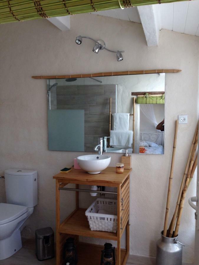Seb&Laeti Guesthouse Saint-Laurent-dʼAigouze 外观 照片