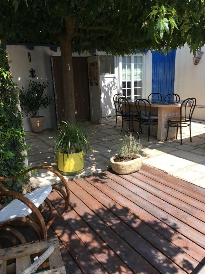 Seb&Laeti Guesthouse Saint-Laurent-dʼAigouze 外观 照片