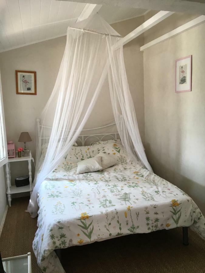 Seb&Laeti Guesthouse Saint-Laurent-dʼAigouze 外观 照片